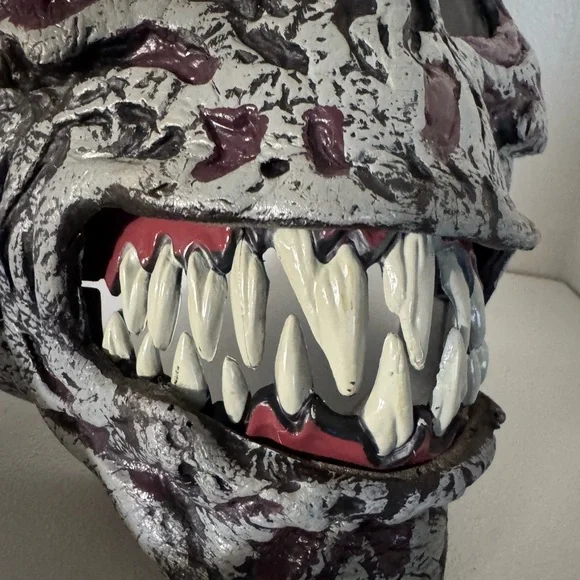 Spirit Halloween Anti Motion Creepy‎ Skull Mask - Picture 7 of 12